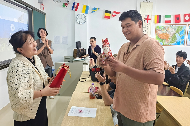 亚洲妇乱亚洲妇乱无码